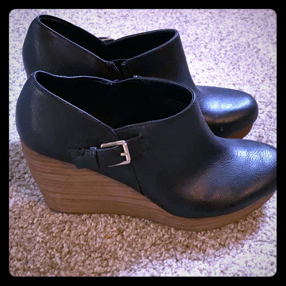 Dr. Scholls Honor wedge booties in Black